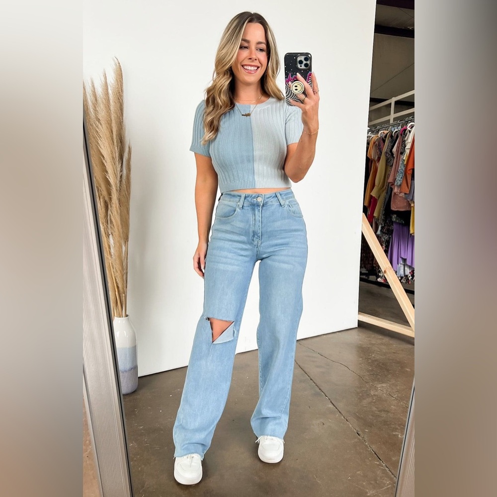 Two-Tone Ribbed Knit Short Sleeve Boutique Sweater - Picture 3 of 12